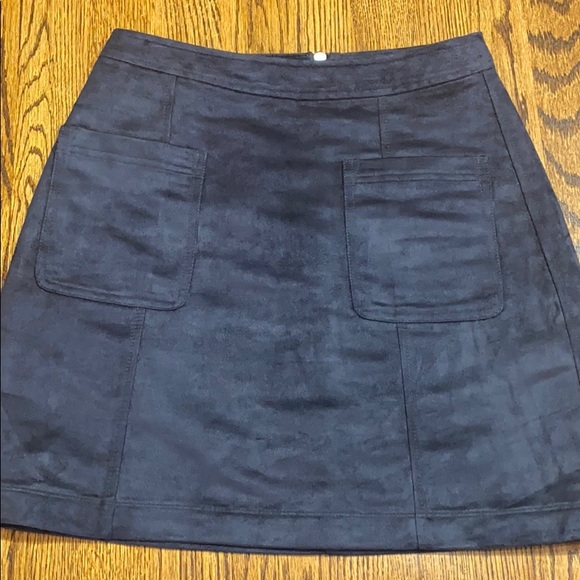 Old Navy Dresses & Skirts - Old Navy Faux Suede Mini Skirt Black Women’s Size 0